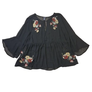 Torrid Embroidered Floral Flower Black Peasant Top Size 2 Y2K Boho - Picture 1 of 10