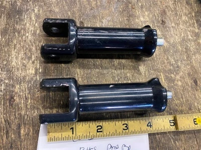 Harley Davidson FLHC 18^ Heritage SOFTAIL PASSENGER FOOT PEG MOUNTS 50500744 — 第 1/4 张图片