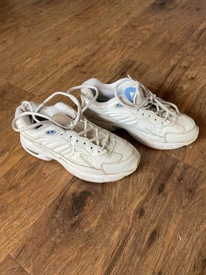 Zapatos deportivos blancos para mujer talla 7 1/2 Foto 1 de 4