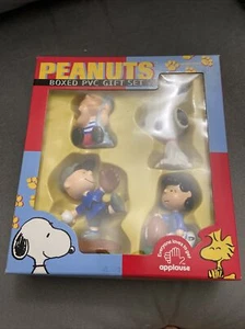 NEW Peanuts Boxed PVC Gift Set Figures 3” Snoopy C. Brown Applause 083361362178 - Picture 1 of 1