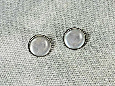 Botones cúpula blanca vintage | Vástago plateado | Juego de 2 redondos de 5/8" Foto 1 de 3
