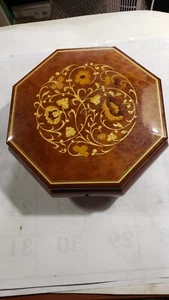 VINTAGE ITALIEN SORRENTO SPEZIALITÄTEN ACHTECKIGES INLAY REUGE MUSIK SCHMUCKBOX - Bild 1 von 11