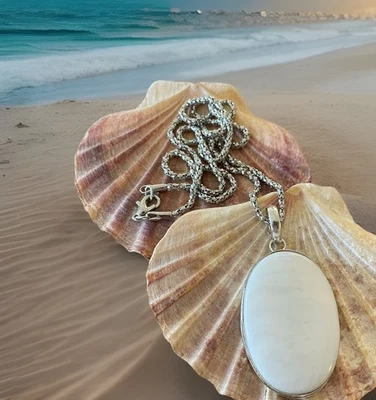 Mother Of Pearl Shell Pendant Necklace -925 Silver plated- Brand New - Image 1 of 4