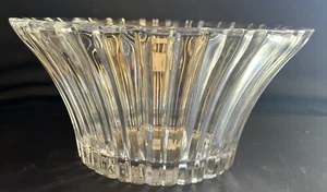 Vtg CRYSTAL CLEAR FRUIT BOWL. Heavy, no chips/crack, beautiful centerpiece!! - Picture 1 of 4