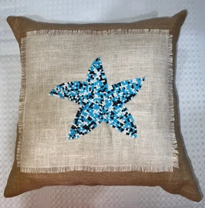K&K Throw Pillow Tan Burlap Beaded Starfish 18"x18" Beach House Lake Cabin Decor - Imagen 1 de 6