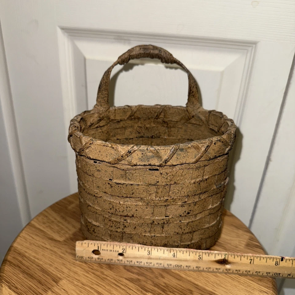 Wall pocket hanging basket.  Unbranded  - Image 1 of 4
