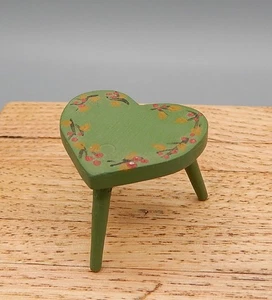 Vintage OOAK handbemalter Herz Hocker Handwerk Puppenhaus Miniatur 1:12 - Bild 1 von 9