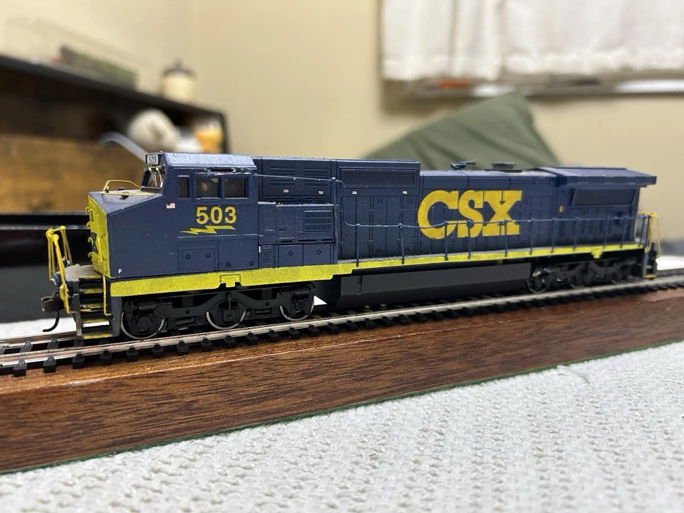 HO Bachmann Spectrum CSX #503 ES44AC Diesel Locomotive - (AS IS) - Image 1 of 4