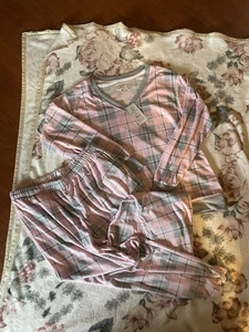 Nuevo con etiquetas Pijama Talla Mediana Rosa Patrón a Cuadros Súper Suave Por Colección Aria - Imagen 1 de 4