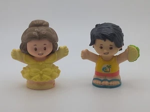 2 Stück Fisher Price Little People Figuren Belle (2021) / Boy Taco Surfer Beach - Bild 1 von 5