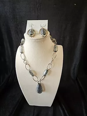 HERMOSO COLLAR Y PENDIENTES FIRMADOS POR LIA SOPHIA NEGRO/PLATEADO Foto 1 de 4