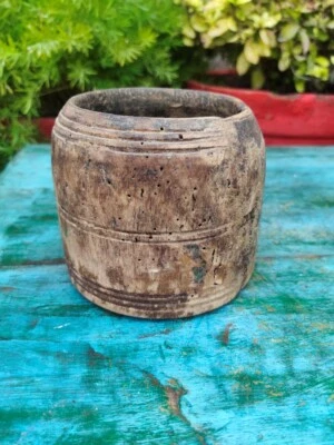 Mortero/plantador molinillo de hierbas/especias/medicina de madera hecha a mano antigua Foto 1 de 4