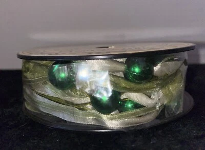 Cinta de seda verde con “perlas” verdes regalos, artesanías, guirnalda, etc. difícil de encontrar Foto 1 de 4