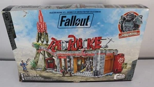 MEGA HXT00 Fallout Red Rocket Truck Stop 824 Pieces New Box Damage - Picture 1 of 10