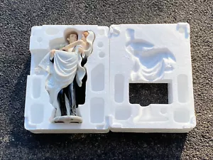 Collectable Porcelain Wedding Large Figurine Groom Carrying his Bride OWFIG715 - Picture 1 of 5