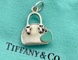 Tiffany Co Plata Esterlina Bolso de Mano Cartera Azul Esmalte Corazón Italia Dije Colgante - Imagen 1 de 9