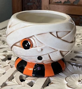 Johanna Parker Halloween Candy Bowl Momia Cerámica NUEVO 5 pulgadas Snack Plato Tarro Lindo - Imagen 1 de 4