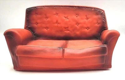 Sofá rojo pedigrí vintage años 70 Sindy - Muebles retro Sindy en muy buen estado Foto 1 de 4