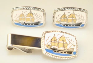 VINTAGE ENAMEL CUFFLINKS & TIE BAR SET WITH GALLEON SAILING SHIP ON BLUE WATER - Picture 1 of 8