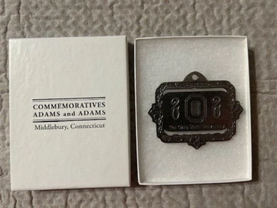 Adams and Adams 2020 adorno conmemorativo Universidad Estatal de Ohio bloque "O" Foto 1 de 3