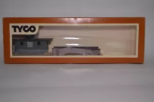 HO Scale - SANTA FE MAINTENANCE 932 FREIGHT CAR, TYCO - Picture 1 of 1