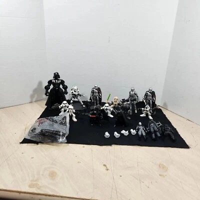 Lote mixto de 22 figuras de subasta de Star Wars Storm Troopers Darth Vader Tie Pilots Foto 1 de 4