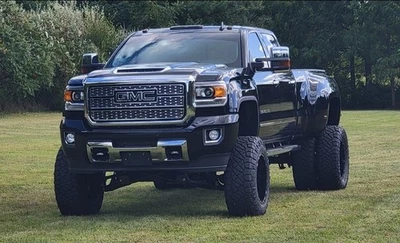 2019 GMC Sierra 3500 K3500 DENALI - Image 1 of 4