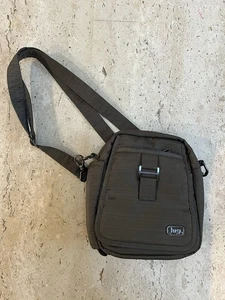 Lug "Can Can" Convertible Crossbody/Bauchtasche RFID Geldbörse Army Green - Bild 1 von 9