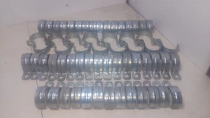 Paquete 61 ct. 2" H.W. Abrazaderas de conducto EMT de un orificio de acero galvanizado 61 en total - Imagen 1 de 7