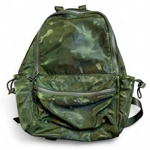 Isaac Mizrahi New York camouflage pattern small backpack with multiple pockets - Picture 1 of 7