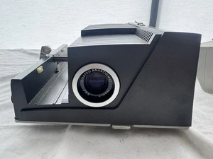 Vintage Montgomery Ward Wards 333 Projector With Remote Tested & Works - Picture 1 of 7