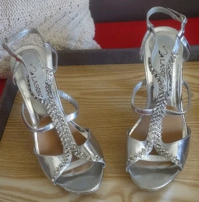 Lasonia серебристого цвета с ремешками каблуки S 40/9,5 свет потертости VG б/у состояние товара - Изображение 1 из 4