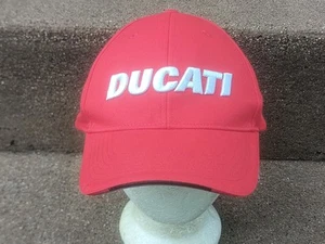 DUCATI Motorrad Snapback Mütze/Kappe ROT MIT WEISSEM 3-D GESTICKTEM LOGO VORNE NEU - Bild 1 von 9