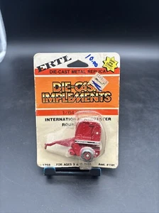 Ertl Implements IH International Harvester Round Hay Baler 2400 #1758 - Picture 1 of 10