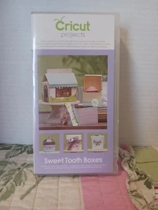 Sweet Tooth Boxen - Cricut Projects Cartridge mit Etui, Overlay ohne Buch - Bild 1 von 3
