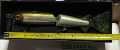 1 ct DIFÍCIL 2 ENCONTRAR 9" Throwback Minnow DAWG GRÁFICO SHAD señuelos de cebo de natación cebos bajo Foto 1 de 4