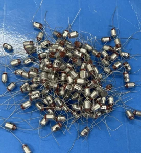 Condensadores de poliestireno 8j 100 piezas 2500pf 160V NOS tipo película/lámina para Au - Imagen 1 de 1