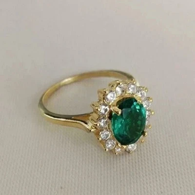 Anillo de compromiso para mujer con halo de esmeralda creado en laboratorio de 2 quilates acabado en oro amarillo de 14 quilates Foto 1 de 2