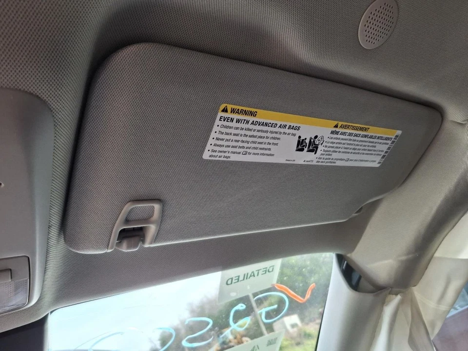 Buick Encore 2019 usado pasajero derecho parasol gris 268-02108BR 86000 millas Foto 1 de 1