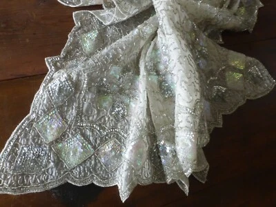 superbe nappe à thé paillettes perles et sequins très travaillée  98 x 98cm - Photo 1/4