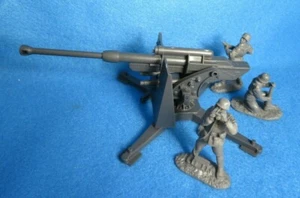 Classic Toy Soldiers WWII GERMAN 88MM Cannon w/ 3 Man Crew - Picture 1 of 3