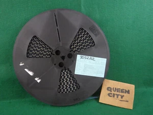 Lot of 1000 quartz crystal oscillators Dale 5.0mhz,20 pf,120 ohm,30ppf  Vintage - Picture 1 of 7