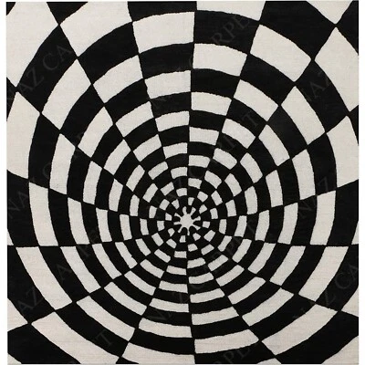 Alfombras de lana acolchadas a mano con patrones de ilusión y diseños geométricos (negro-blanco) Foto 1 de 3