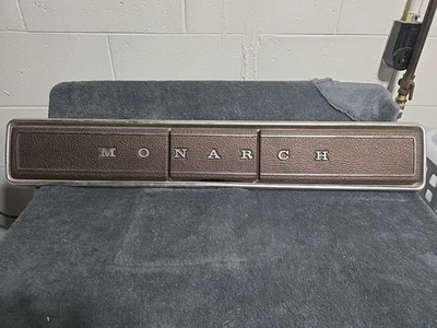 Panel de ajuste con acabado de luz trasera Mercury Monarch 1977 D54B66405A02AW D54B66423A42 Foto 1 de 4