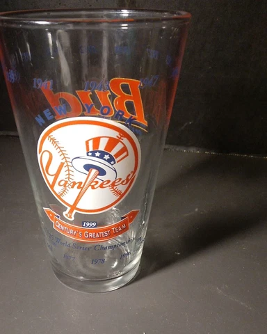 New York Yankees Budweiser 16oz Pub Glass Team logo 1999/Century's Greatest Team Cover