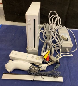 Nintendo Wii complete set up - Picture 1 of 1