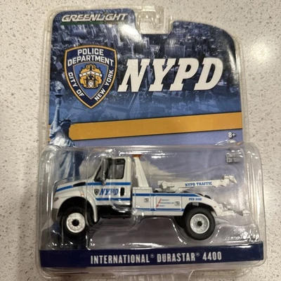 Camión de remolque GreenLight NYPD International DuraStar 4400 blanco escala 1:64 Foto 1 de 4