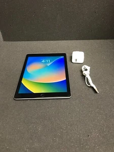 Apple iPad 5a Generazione MP2F2LL/A 9.7" 32GB WiFi, Grigio Siderale - Foto 1 di 9
