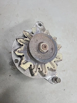 Camioneta pickup Toyota Celica 20R 1975 1976 1977 motor alternador 75 76 77 Foto 1 de 4