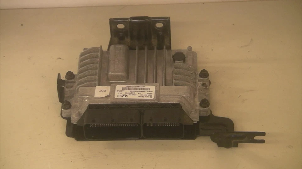 GENUINE ENGINE CONTROL UNIT (ECU) HYUNDAI i20 (PB, PBT) 2013 - Image 1 of 2
